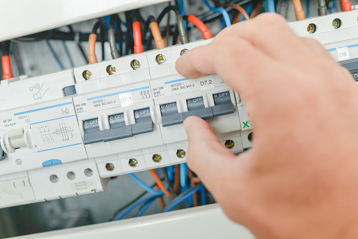 Schalt­schrank­bau bei Hansen & Zängler Elektrotechnik in Gemünden